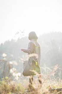 盤扣為語，呢喃秋冬——原創文藝毛呢大衣的匠心之旅
